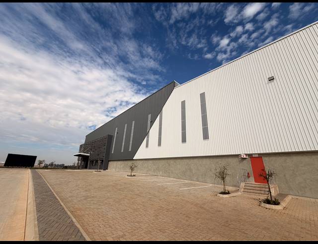 12,619M² WAREHOUSE TO LET IN WITFONTEIN